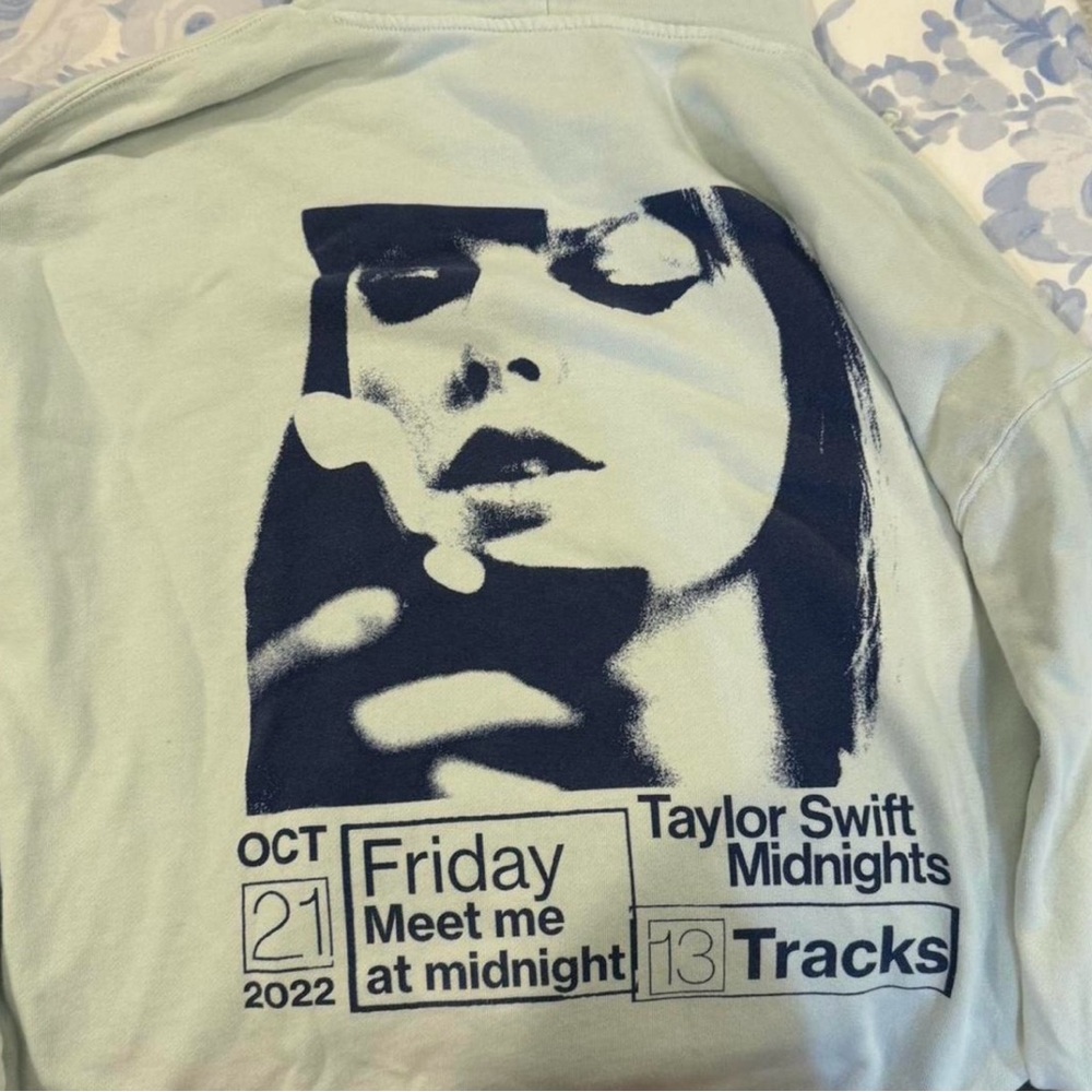 Graphic Sweatshirt with Taylor Swift Design